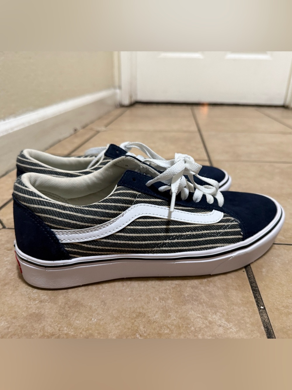 Women’s Vans Low-Top Sneakers in Navy and White Stripe